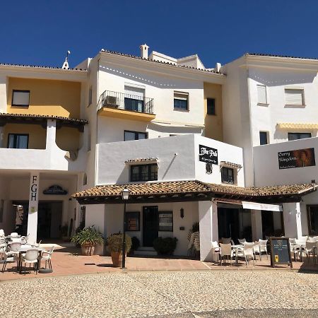 Charming 2 Bed Apartment Next To Cabopino Beach, Spain Marbella Eksteriør billede
