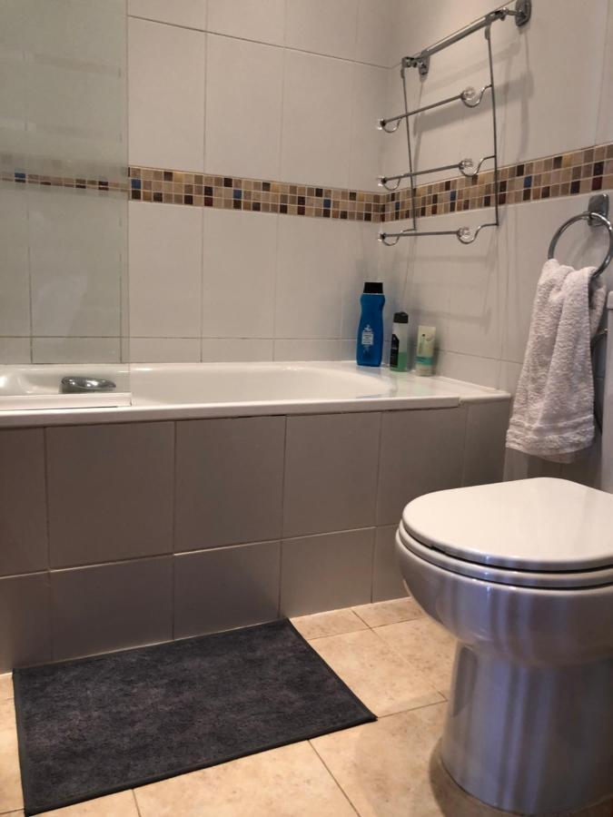 Charming 2 Bed Apartment Next To Cabopino Beach, Spain Marbella Eksteriør billede