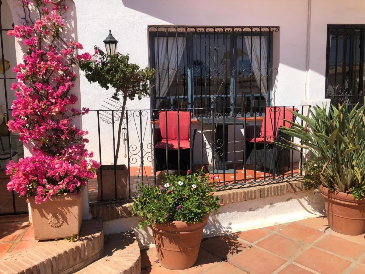Charming 2 Bed Apartment Next To Cabopino Beach, Spain Marbella Eksteriør billede